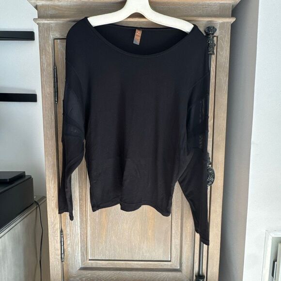 Maaji Tops - Maaji Activewear Black Long Sleeve Shirt size small